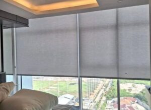 Jual Roller Blind Bahan Dimout Sharp Point original & bergaransi di Makassar. Cocok untuk rumah, kantor, dan area publik indoor