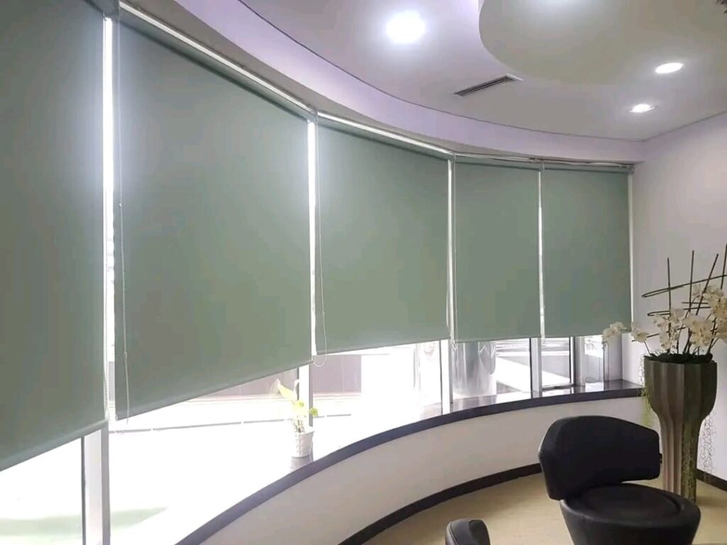 Jual Roller Blind Bahan Blackout Merek Sharp Point di Makassar Original & Bergaransi. Cocok untuk Rumah, Kantor, dan Tempat Bisnis Anda