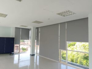 Jual Roller Blind Bahan Blackout Merek Sharp Point di Makassar Original & Bergaransi. Cocok untuk Rumah, Kantor, dan Tempat Bisnis Anda